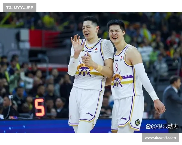 CBA赛场激情四射精彩瞬间集锦快来一起回顾这些震撼时刻